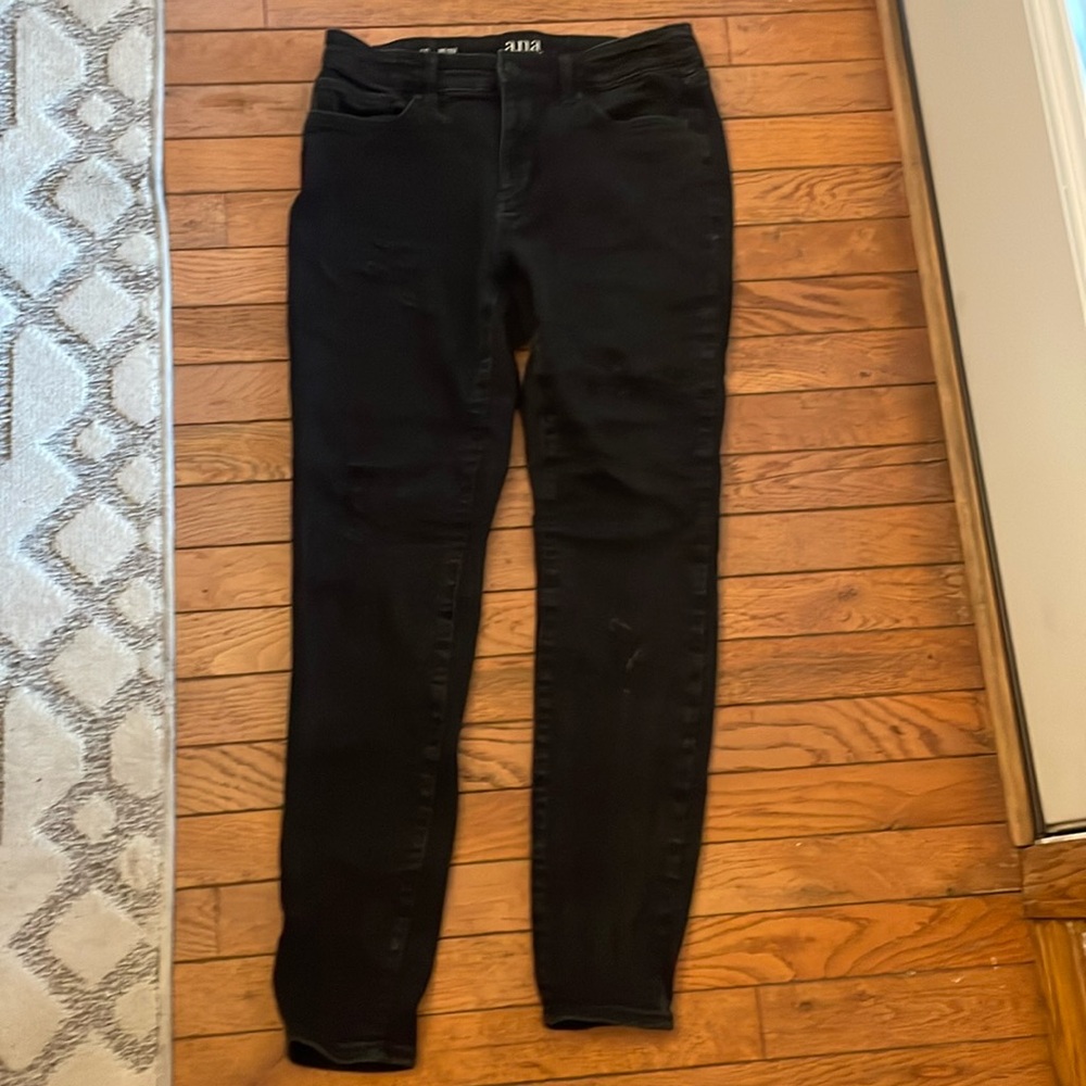 Black distressed skinny jeans